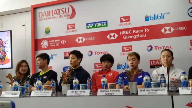 Pebulutangkis Korea Selatan,  An Se-young (keempat dari kiri).