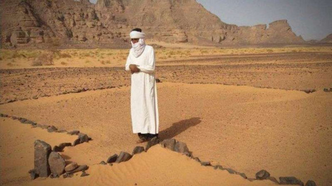 Salat di gurun pasir., Kisah Nabi Ibrahim, Salat di gurun pasir., Ilustrasi Jemaah haji saat wukuf di Arafah, Ilustrasi travelling dan paspor., Ilustrasi suasana di Kabah, Masjidil Haram, Arab Saudi.