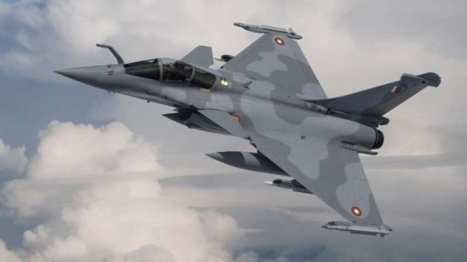 VIVA Militer: Jet tempur buatan Prancis, Dassault Rafale, Rafale pertama selesai diproduksi, Penampilan perdana (spotting) di Prancis, Prediksi pengiriman dan prioritas versi dua kursi, Jumlah pesanan dan potensi tambahan, Jumlah Jet Tempur Modern Lebih dari 100 unit