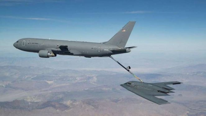 VIVA Militer: Pesawat tanker (bahan bakar) Boeing KC-46 Pegasus, VIVA Militer: Jet tempur F-16V Viper Angkatan Udara Amerika Serikat , VIVA Militer: Pesawat Pembom Angkatan Udara Amerika Serikat, B-52 Stratofortress, VIVA Militer: Pesawat tanker (bahan bakar) Boeing KC-46 Pegasus, Helikopter UH-60 Black Hawk milik militer AS, VIVA Militer: Jet tempur F-35 militer Amerika dikawal F-16 TNI Angkatan Udara, Pesawat Jet F-15