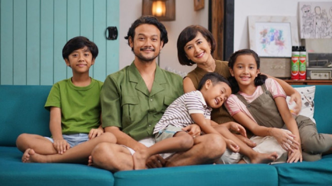 Keluarga Dwi Sasono dan Widi Mulia.