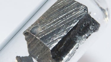 Rare Earth (logam tanah jarang).
