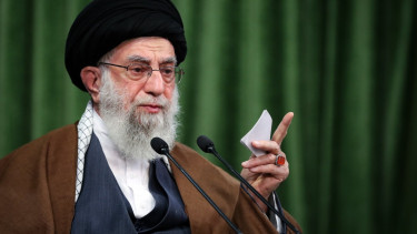 "Beberapa hal mungkin terjadi, tetapi itu bukan urusan kami," kata Ayatollah Ali Khamenei.-EPA