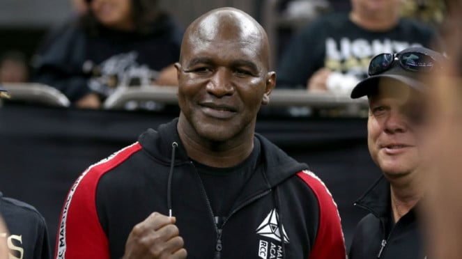 Petinju legendaris dunia, Evander Holyfield, Petinju legendaris dunia, Evander Holyfield, Ronaldo mencetak gol untuk timnas portugal, Konser Godbless Unplugged, Bek muda Persib Bandung, Kakang Rudianto (Dok 2024 Asian Football Confederation) , Asean All Stars menang lawan Manchester United