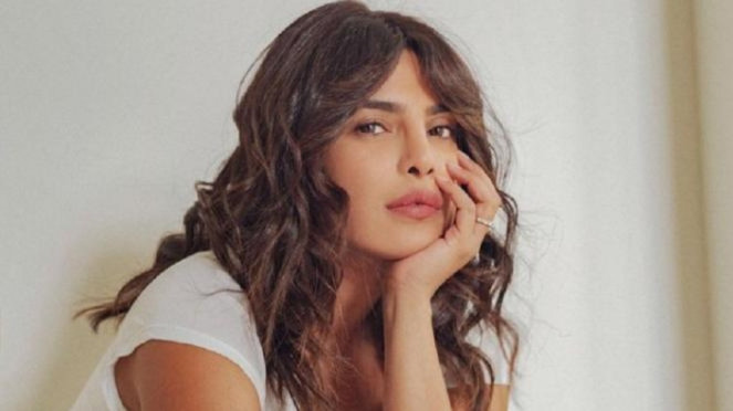 Cerita Priyanka Chopra Jadi Korban Rasisme saat Remaja, Angelina Jolie., Gal Gadot di Heart of Stone., Cerita Priyanka Chopra Jadi Korban Rasisme saat Remaja, Bella Hadid, Margot Robbie., Barbara Palvin, Emeraude Toubia