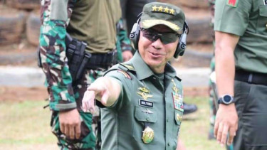 VIVA Militer: Jenderal TNI (Purn.) Mulyono saat menjadi Kasad, Kepala Staf Angkatan Darat (KSAD) Jenderal TNI Andika Perkasa, Kepala Staf Angkatan Darat (KSAD) Jenderal TNI Dudung Abdurachman., Pelantikan KSAD Jenderal TNI Agus Subiyanto, VIVA Militer: KSAD Jenderal TNI Maruli Simanjuntak 