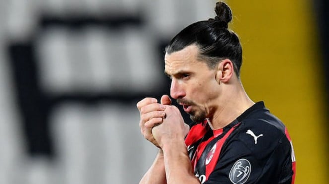 Striker AC Milan, Zlatan Ibrahimovic., 1. Lionel Messi, 2. Cristiano Ronaldo, 3. Robert Lewandowski, 4. Luis Suarez, 5. Zlatan Ibrahimovic, 6. Karim Benzema, 7. Edin Dzeko, 8. Edinson Cavani , 9. Harry Kane, 10. Sergio Aguero
