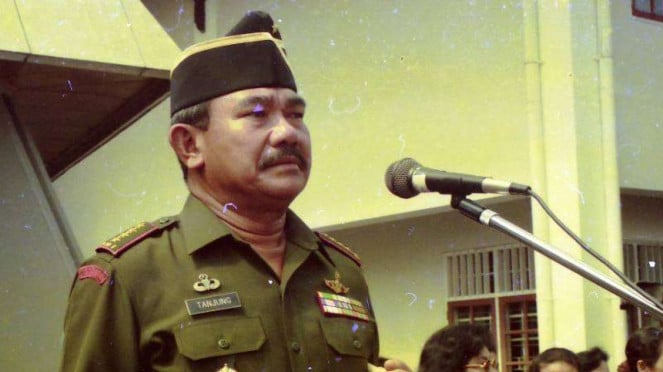 Panglima ABRI Jenderal Feisal Tanjung.
