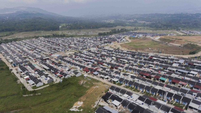 Foto udara pembangunan rumah bersubsidi.
