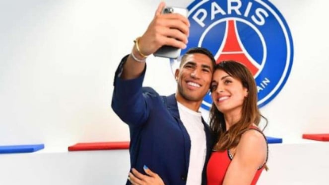 Achraf Hakimi bersama istrinya Hiba Abouk.