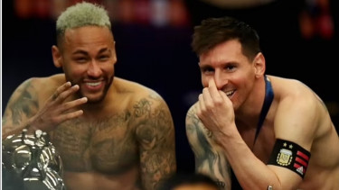 Lionel Messi dan Neymar usai laga final Copa America 2021. 