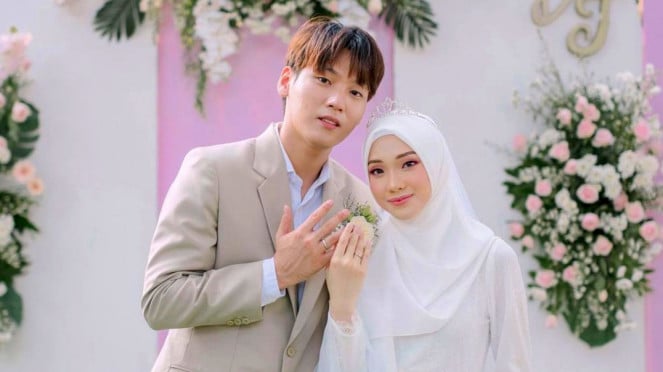 Pria asal Korea, Aa Daehoon menikah dengan seleb TikTok, Julia Prastini.
