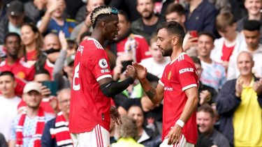 Gelandang Manchester United, Paul Pogba dan Bruno Fernandes