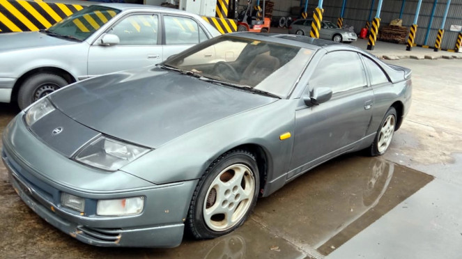 Nissan 300ZX alias Fairlady yang dilelang Bea Cukai., Aston Martin Lagonda, 1. Aston Martin Lagonda — Pioneer Dashboard Digital, 2. Buick Riviera 1986 — Sentuhan Layar di Era 80-an, 3. Nissan 300ZX Z31 — Gabungan Analog dan Digital, Nissan 300ZX alias Fairlady yang dilelang Bea Cukai., 4. Chevrolet Corvette C4 — Mobil Sport Digital Amerika Pertama, 5. Vector W8 — Dashboard ala Jet Tempur, Ilustrasi panel instrumen dasbor mobil.