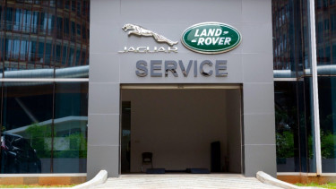 Diler sementara Jaguar Land Rover di Indonesia.