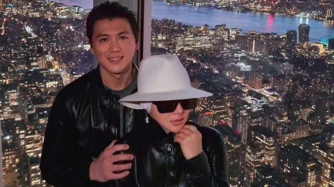Syahrini dan Reino Barack