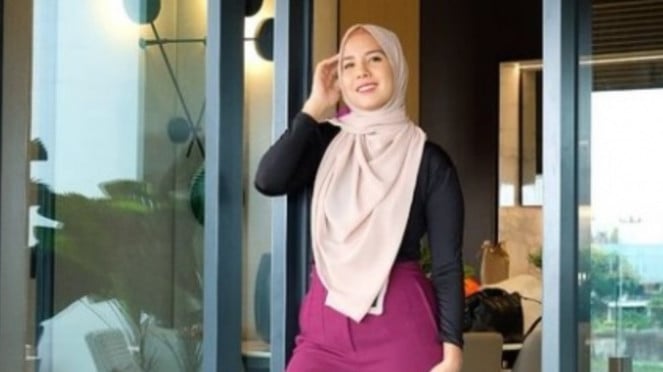 Tya Ariestya, UTIFEST 2025 Sukses Guncang Jakarta, Hadirkan Puluhan Musisi Terbaik dari Timur Indonesia, UTIFEST 2025., Kejanggalan Pernikahan Siri Inara Rusli, Insanul Fahmi Keceplosan Ungkap Fakta?, Takziah ke Rumah Duka Gary Iskak, Tya Ariestya Malah Kena Semprot