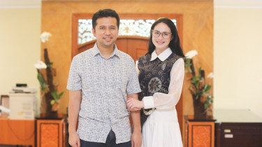Emil Dardak dan Arumi Bachsin, Emil Dardak dan Arumi Bachsin, Uya Kuya di kompleks Parlemen, Senayan, Jakarta, Selasa 1 Oktober 2024, Eko Patrio., Rieke Diah Pitaloka, Foto: Isra Berlian, Astrid Kuya