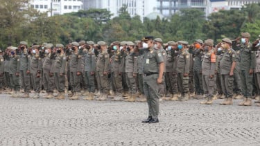 Satpol PP DKI apel kesiagaan menjelang Ramadan 1443 H di Silang Monas, Jakarta.