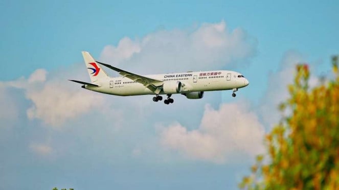 Maskapai China Eastern Airlines, Pesawat Singapore Airlines, Singapore Airlines., Singapore Airlines Boeing 777, Qantas Airlines, Pesawat Airbus A380 milik Qantas, Qatar Airways Boeing 787 Dreamliner, Pesawat penumpang terbesar Airbus A380-800 milik maskapai Emirates, Ilustrasi pesawat milik maskapai Qatar Airways., Maskapai China Eastern Airlines, Penerbangan perdana maskapai Air New Zealand rute Auckland - Denpasar - Auckland.