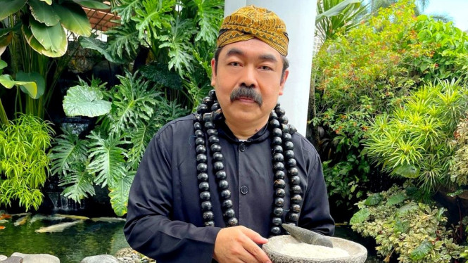 Suami Inul Daratista, Adam Suseno, Inul Daratista dan Adam Suseno, Kirana, putri Anggun C. Sasmi, Anak Titi DJ, Stephanie Poetri resmi menikah dengan Asher Novkov-Bloom., Omara Esteghlal dan Prilly Latuconsina