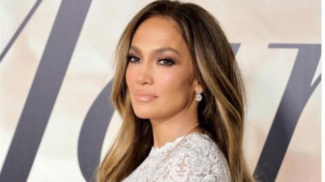 Jennifer Lopez, Jami Gertz, Oprah Winfrey, Oprah Winfrey dan Stedman., Artis China Zhao Wei, Jennifer Lopez, Reese Witherspoon , Victoria Principal, Jennifer Aniston, Christa Miller, Jessica Biel, Julia Louis Dreyfus