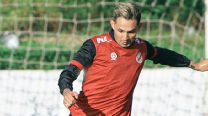 Pemain Semen Padang FC, Silvio Escobar, 1. Herman Dzumafo, 2. Silvio Escobar, 3. Guy Junior Nke Ondoua, 4. Charles Orock, 5. Onorionde Kughegbe John (OK John), 6. Zoubairou Garba, 7. Fabiano Beltrame