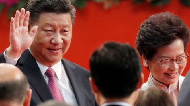 Presiden China Xi Jinping (kiri), Konferensi Kota dan Kontrol Pusat , Presiden China Xi Jinping (kiri) , Efek Berantai Sektor Properti Lesu, Optimisme Teknokratis Vs Realitas Lapangan