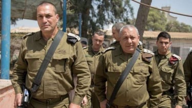 VIVA Militer: Mayor Jenderal (Aluf) Eyal Zamir (depan)