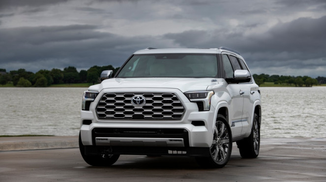ilustrasi gambar mobil Toyota Sequoia terbaru