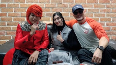 Pesulap Merah bersama sang istri dan Deddy Corbuzier