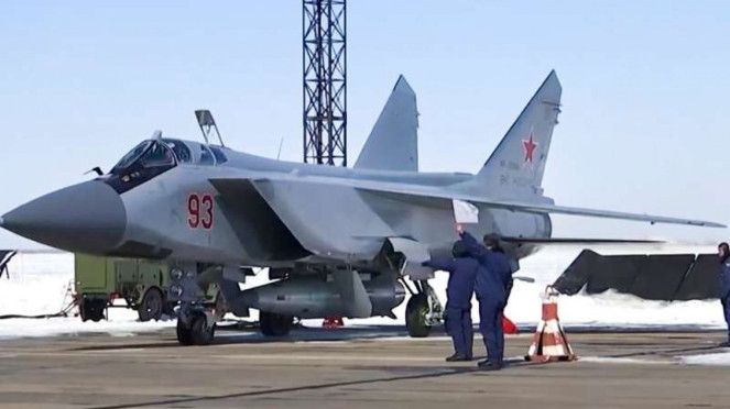 Pesawat tempur militer Rusia MiG-31 fighter, MiG-25 Foxbat, Pesawat tempur militer Rusia MiG-31 fighter, VIVA Militer: Jet tempur Jepang, Mitsubishi F-15/DJ Eagle, Pesawat Sukhoi Su-27 Flanker Ukraina - Air Force, VIVA Militer: Pesawat tempur Mikoyan-Gurevich MiG-23, VIVA Militer: Pesawat tempur F-15K Slam Eagle militer Korea Selatan, VIVA Militer: Jet tempur Mikoyan MiG-29 militer Slovakia, VIVA Militer: Jet tempur Israel menggempur Rafah, Palestina, VIVA Militer: Pesawat Jet Tempur F-22 Raptor, Jet Tempur AS, F-4 Phantom.