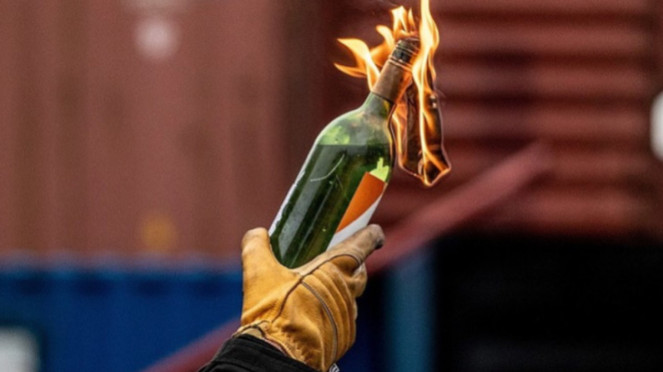 Ilustrasi Molotov