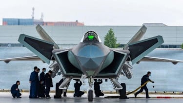 VIVA Militer: Jet tempur siluman Chengdu J-10 Mighty Dragion militer China