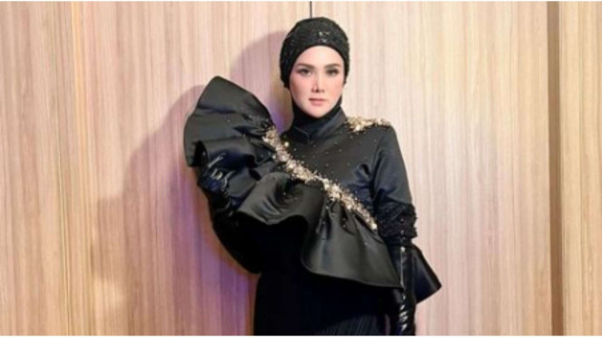 Mulan Jameela, Mulan Jameela, Inul dan Adam, Suami Inul Daratista, Adam Suseno , Penggawa Timnas Indonesia, Rizky Ridho melamar sang kekasih Sendy Aulia., Inul Daratista dan Adam Suseno