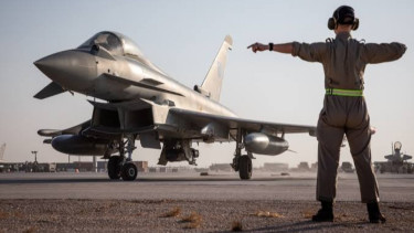 VIVA Militer: Jet tempur Eurofighter Typhoon Angkatan Udara Kerajaan Inggris, VIVA Militer: Jet tempur siluman F-35 Lightning II militer Amerika Serikat, VIVA Militer: Pesawat Siluman F-22 Raptor., Saab Jas 39 Gripen, Penampakan jet tempur Dassault Rafale milik Indonesia , VIVA Militer: Jet tempur Eurofighter Typhoon, Sukhoi Su-57 Felon