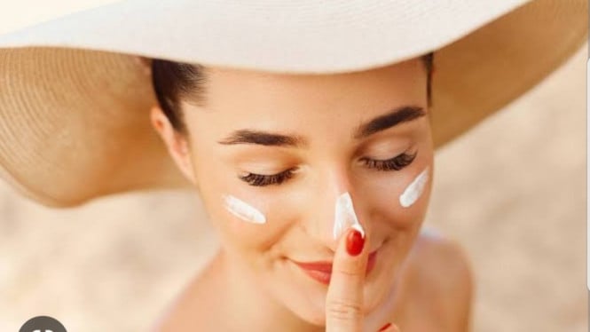 Ilustrasi memakai sunscreen