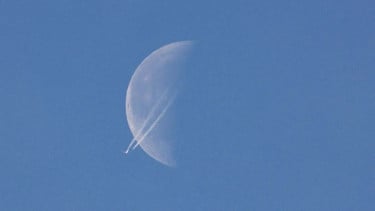 Ilustrasi Bulan.