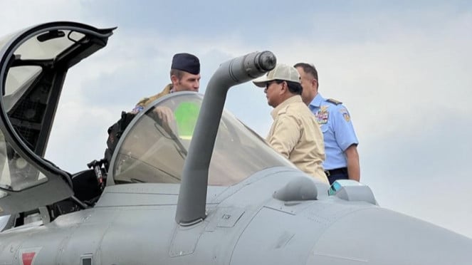 VIVA Militer: Menhan RI Prabowo Subianto mengecek jet tempur Dassault Rafale, VIVA Militer: Jet tempur Eurofighter Typhoon, Penandatanganan MoU komitmen pembelian 24 Unit Pesawat Tempur F-15EX., VIVA Militer: Jet tempur F-35 Angkatan Udara Israel (IAF), VIVA Militer: Menhan RI Prabowo Subianto mengecek jet tempur Dassault Rafale, VIVA Militer: Pesawat Jet Tempur F-22 Raptor
