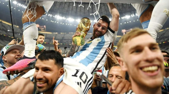 Sergio Aguero bopong Lionel Messi, 1. Kebijakan Trump Disorot, Jeff Stelling Usul Inggris Jadi Tuan Rumah Piala Dunia 2026 Gantikan AS, 2. Alex Ferguson Murka ke Michael Carrick, 3. Deretan Pemain Keturunan di Asia Bisa Jadi Opsi Timnas Indonesia Jelang ASEAN Cup 2026, 4. 10 Pencetak Gol Terbanyak Tanpa Penalti, Cristiano Ronaldo di Bawah Messi, 5. Fakta Mengerikan MU Usai Hancurkan Manchester City