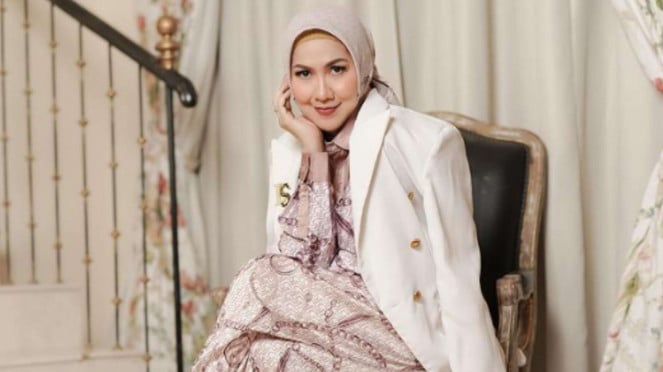 Venna Melinda, Tasya Farasya., Sabrina Chairunnisa, Venna Melinda, Venna Melinda.