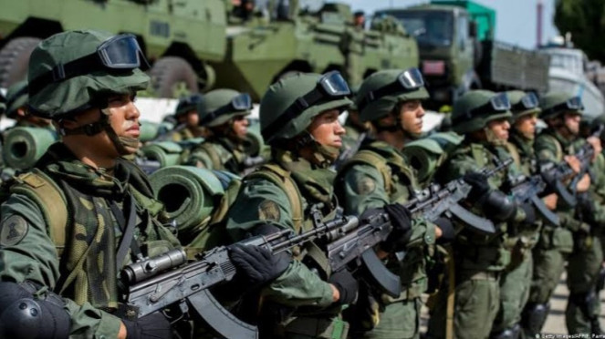 VIVA Militer: Senapan AK-103 buatan Rusia digunakan militer Venezuela