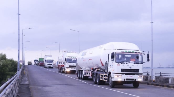 PGN uji coba truk berbahan bakar LNG.