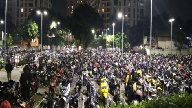 Ilustrasi - Ribuan motor parkir di salah satu pusat perbelanjaan di Jaksel.