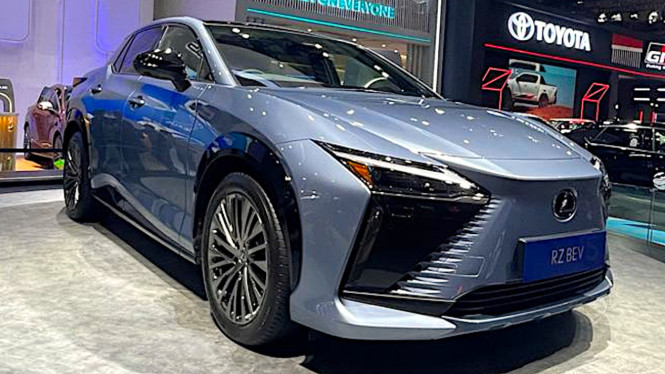 VIVA Otomotif: Mobil listrik Lexus RZ di pameran GJAW 2023