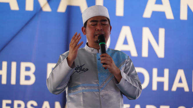 Ustaz Solmed dalam ceramahnya di Al Azhar Memorial Garden