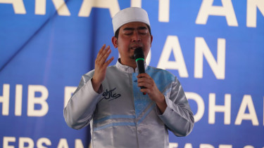 Ustaz Solmed dalam ceramahnya di Al Azhar Memorial Garden