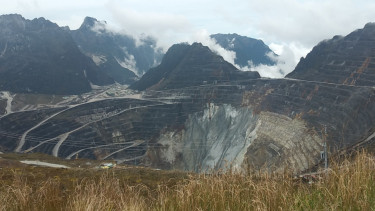 Tambang terbuka Grasberg atau Grasberg Open Pit.