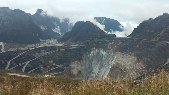 Tambang terbuka Grasberg yang sudah digali PT Freeport Indonesia. Kini operasional Freeport fokus ke tambang bawah tanah.
