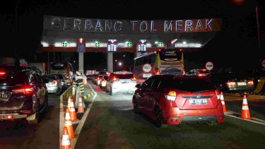 Gerbang Tol Merak.